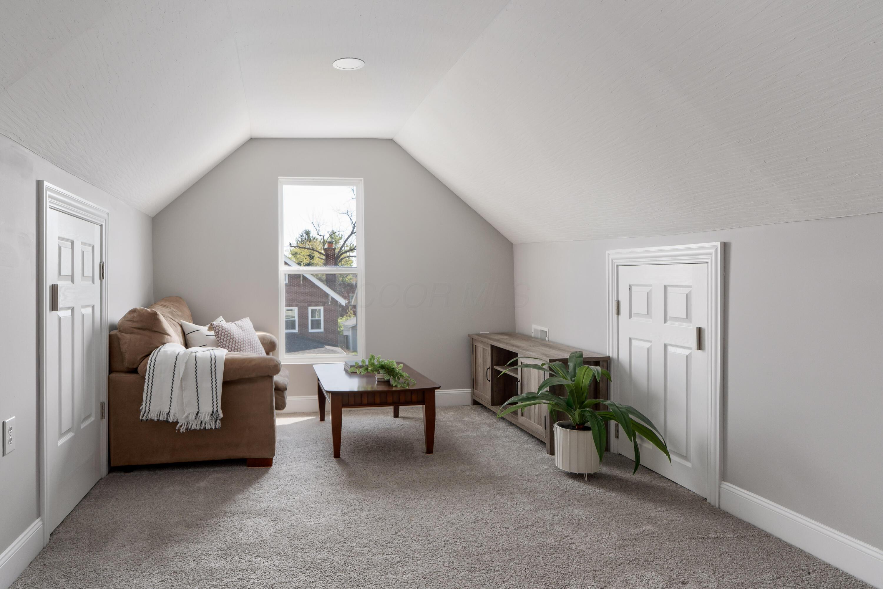 997 S Champion Avenue