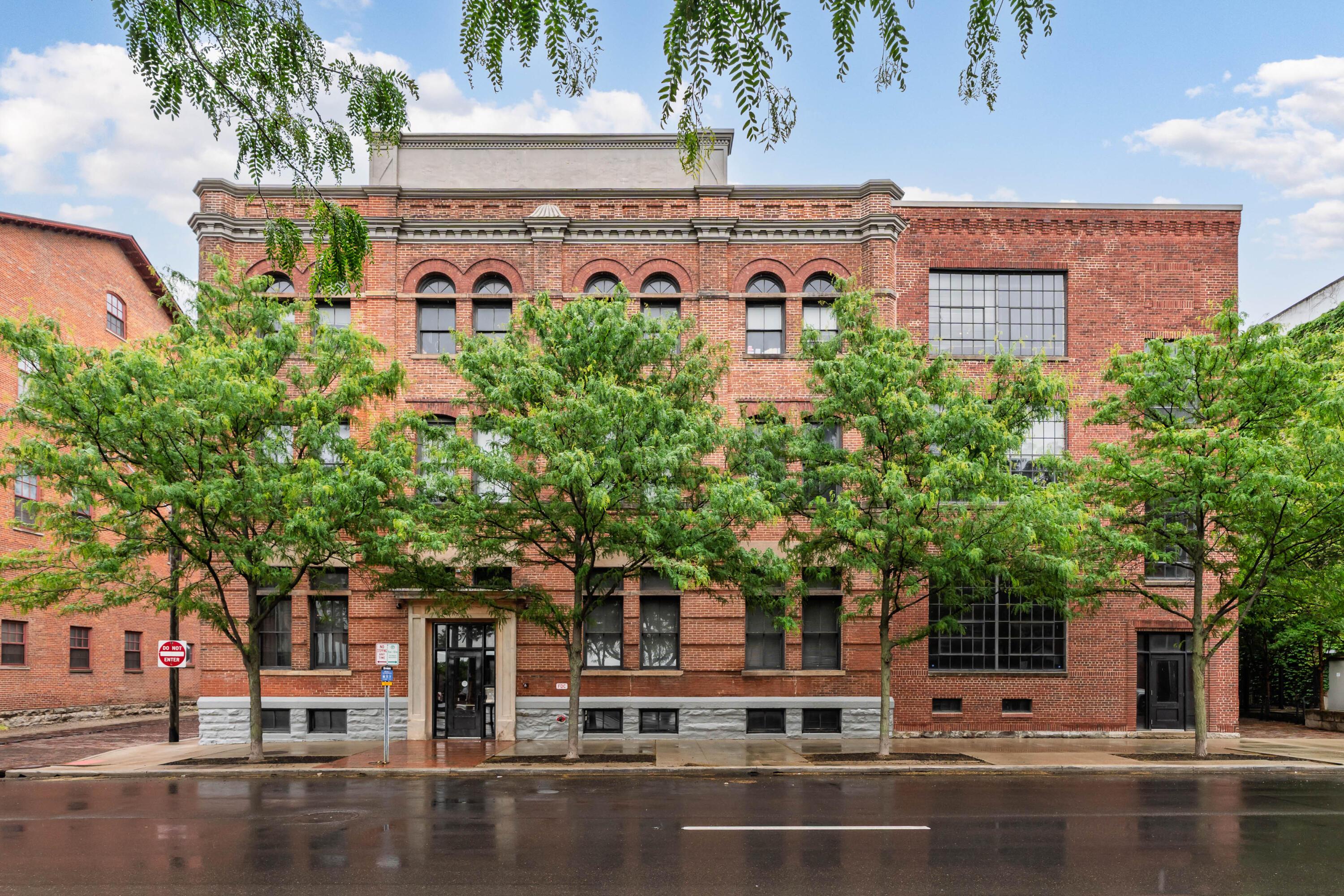 570 S Front Street, 114