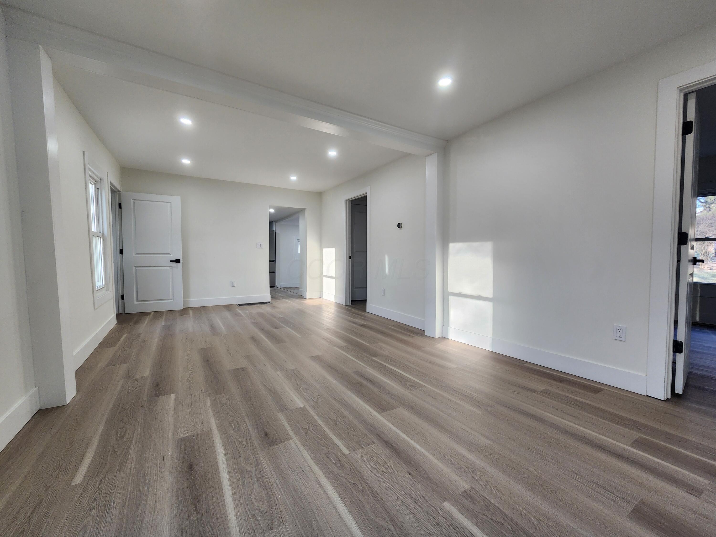 458 W Kanawha Avenue