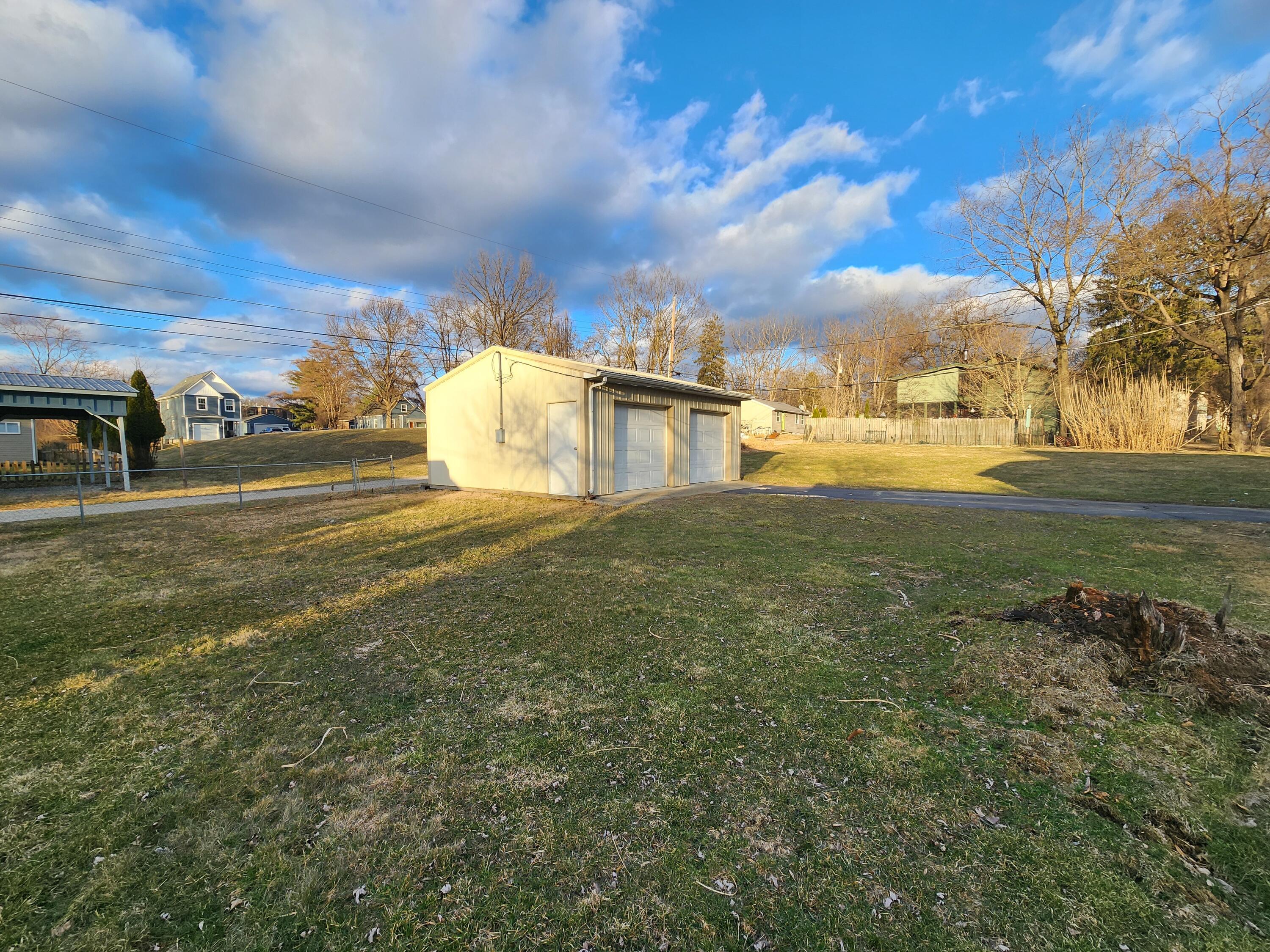 458 W Kanawha Avenue