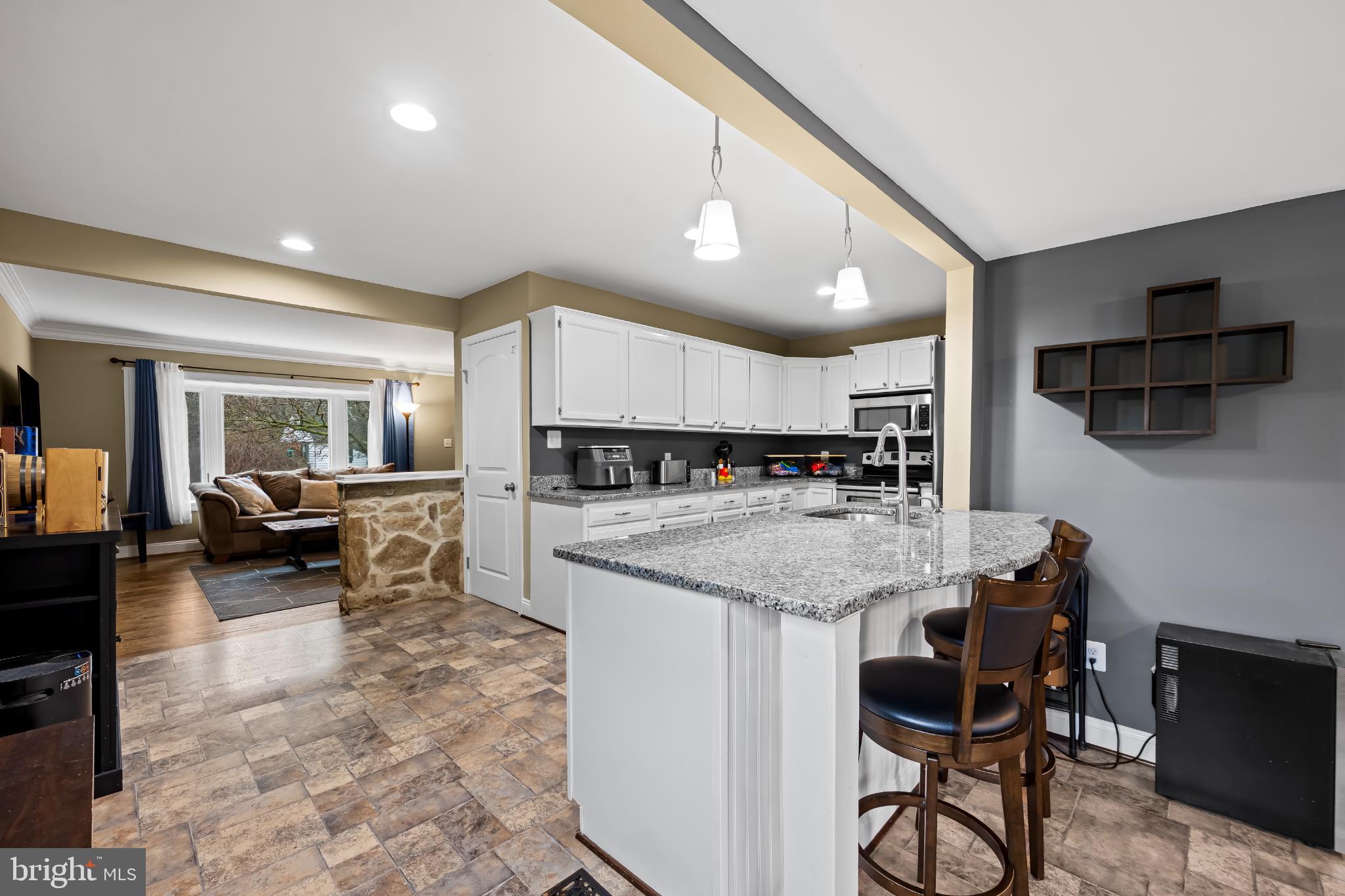 1376 W JARRETTSVILLE ROAD