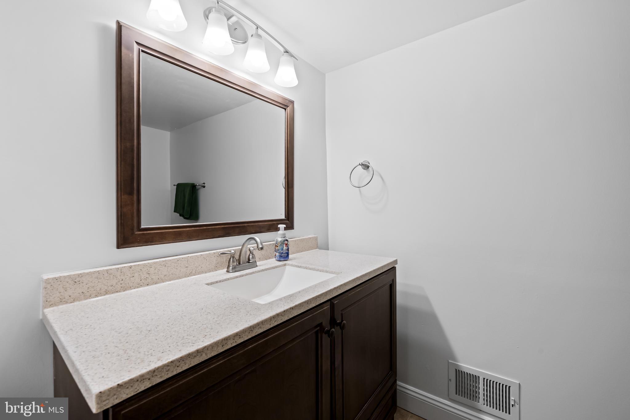 1376 W JARRETTSVILLE ROAD