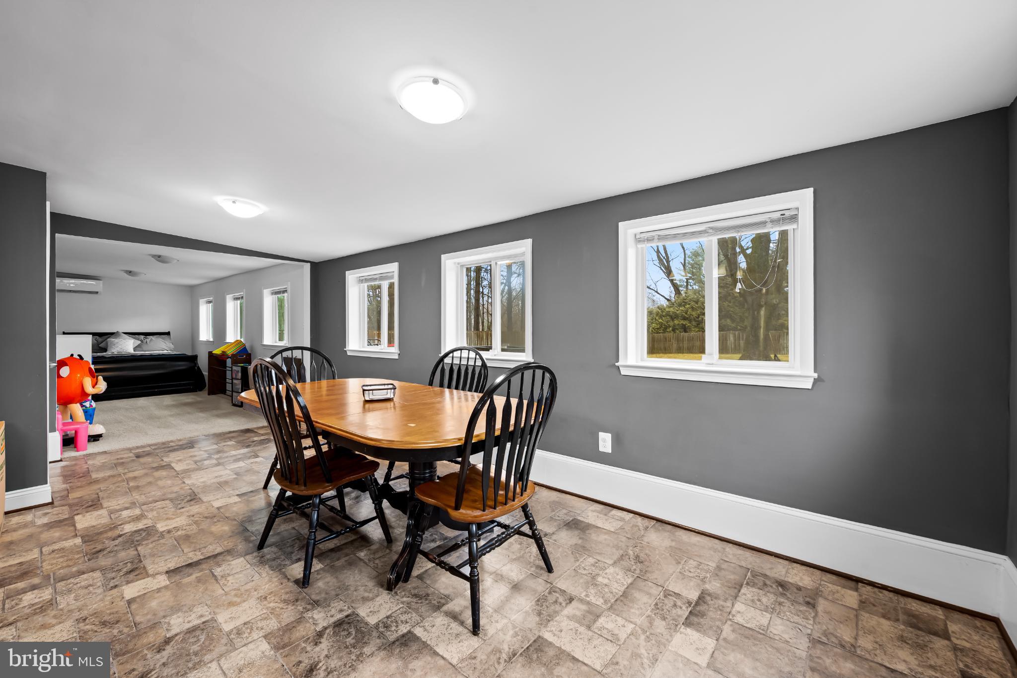 1376 W JARRETTSVILLE ROAD