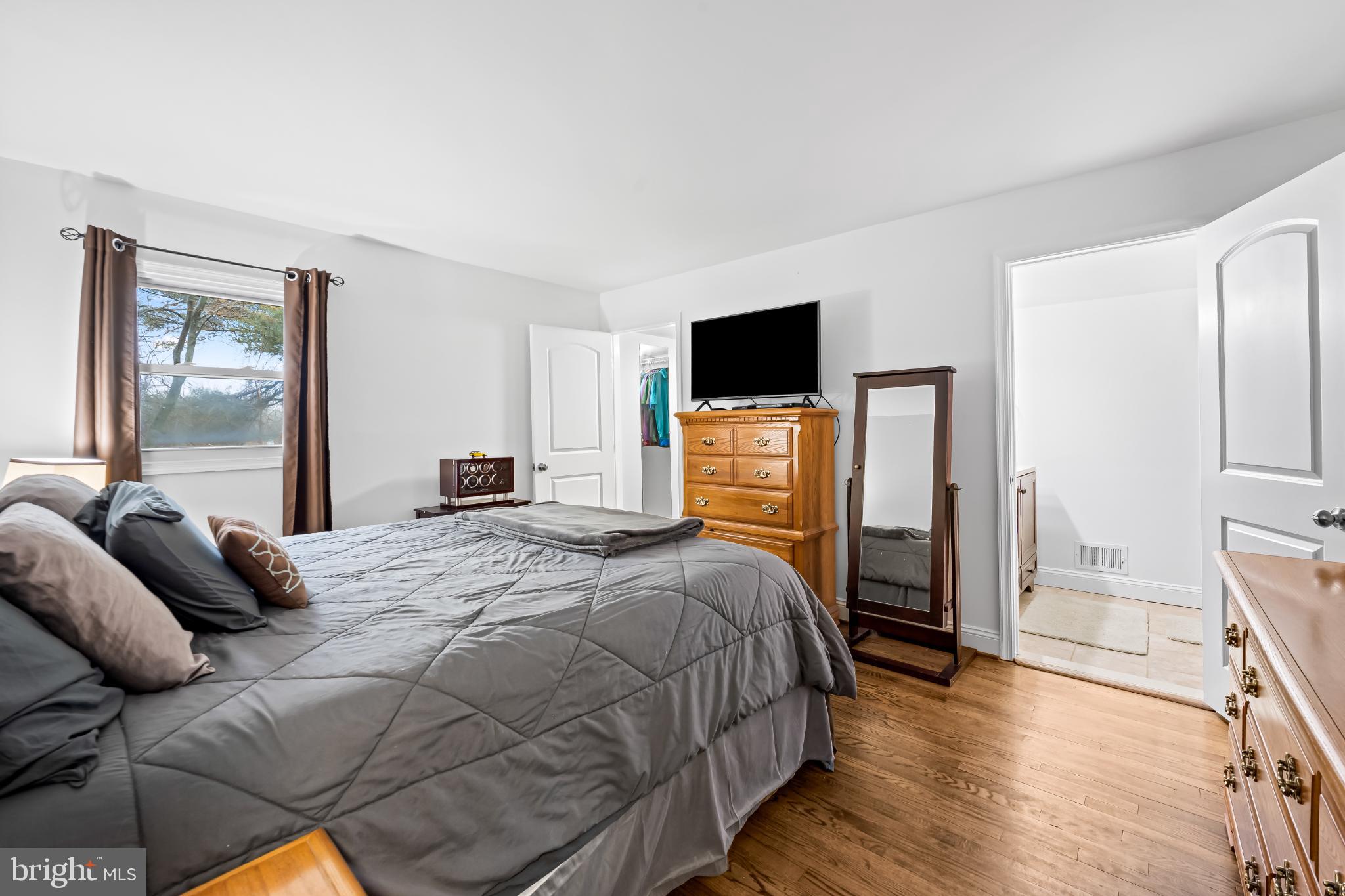 1376 W JARRETTSVILLE ROAD