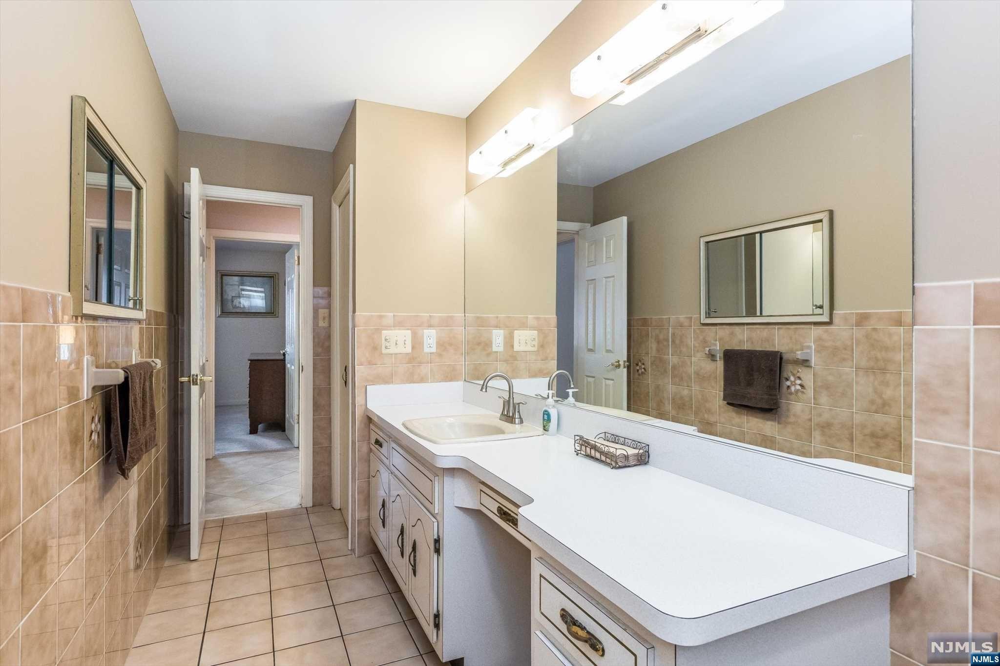122 Robin Hood Road