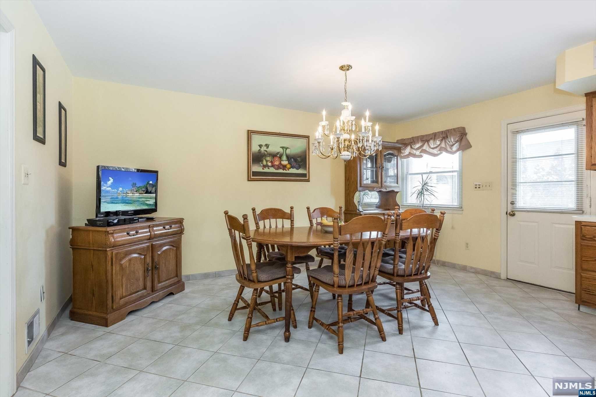 122 Robin Hood Road