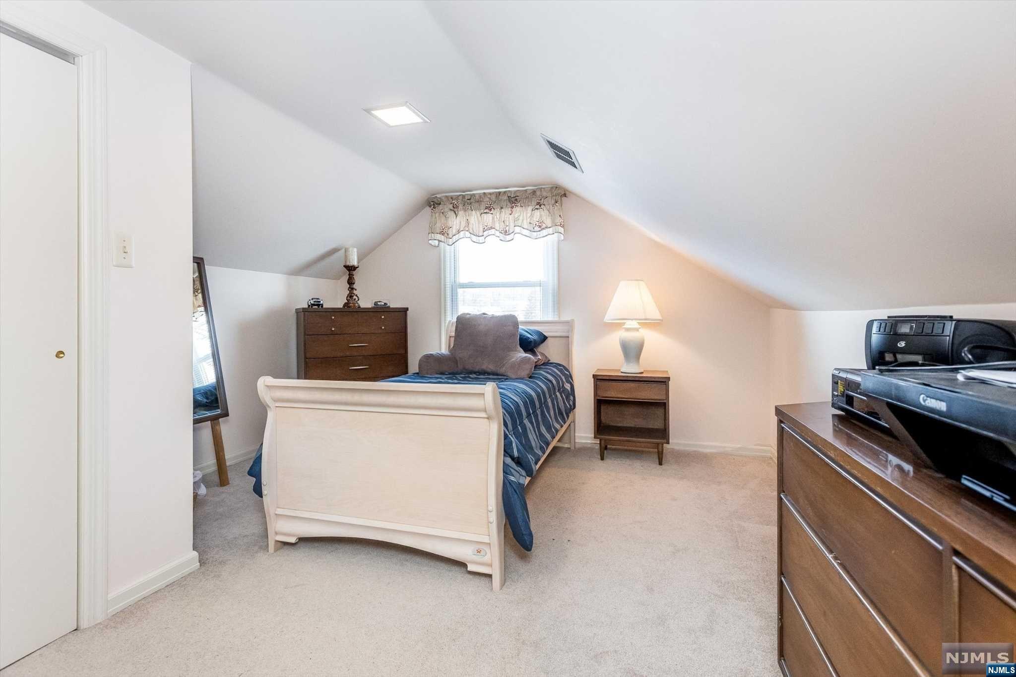 122 Robin Hood Road