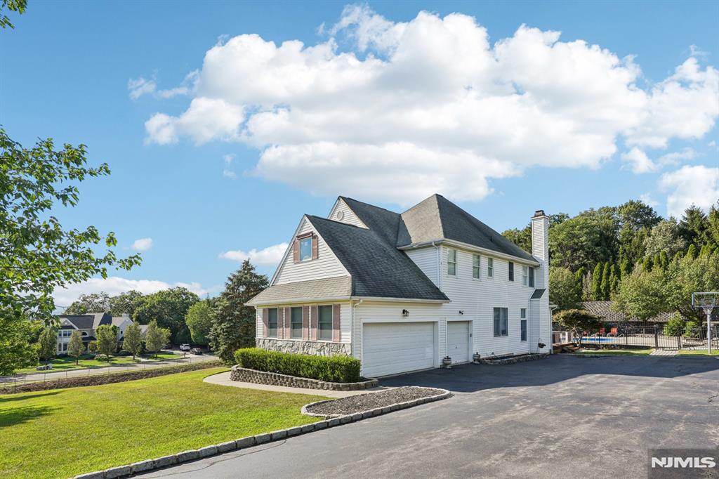 13 Stone Hill Road