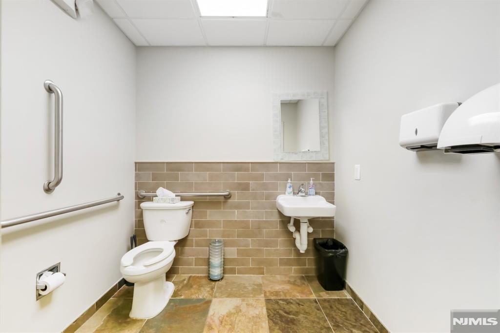 401 Hamburg Turnpike 308