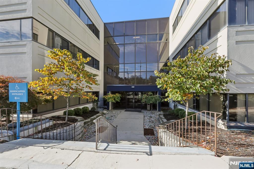 401 Hamburg Turnpike 308