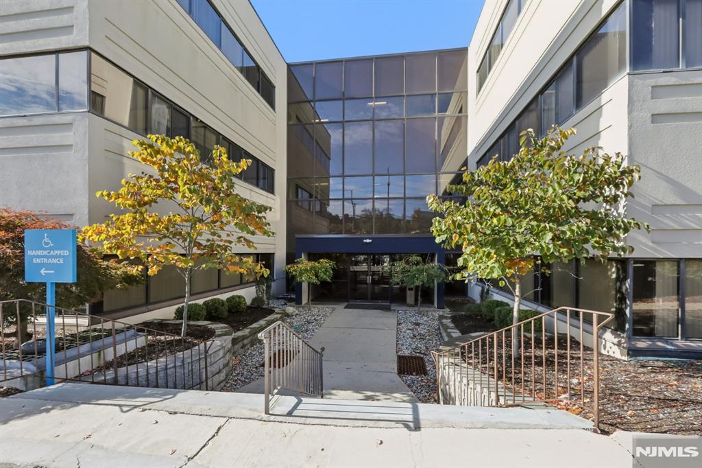 401 Hamburg Turnpike 308