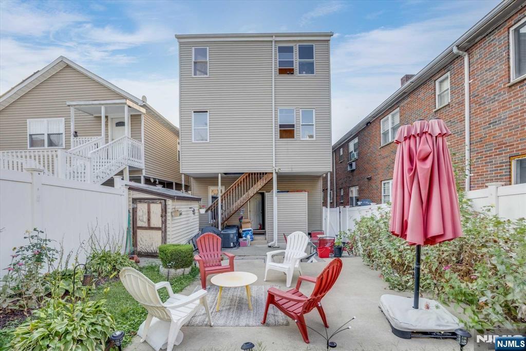 92 Bloomfield Avenue