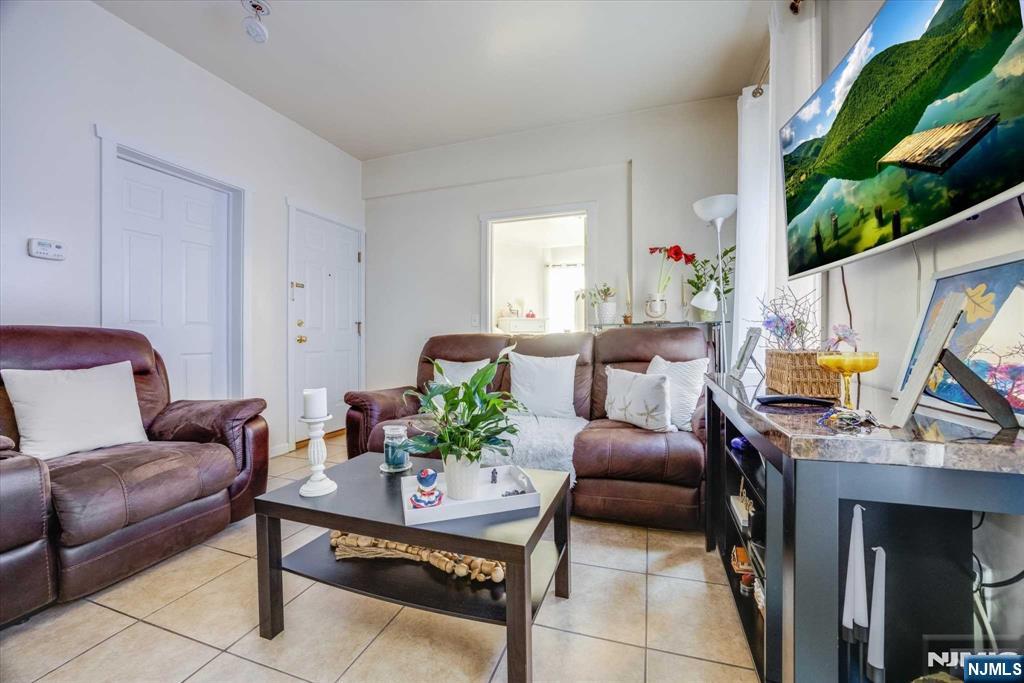 92 Bloomfield Avenue