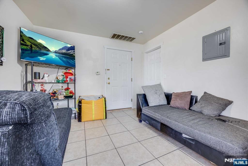 92 Bloomfield Avenue