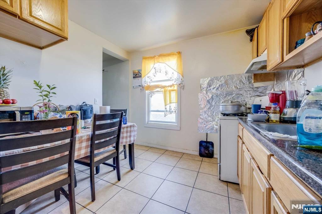 92 Bloomfield Avenue