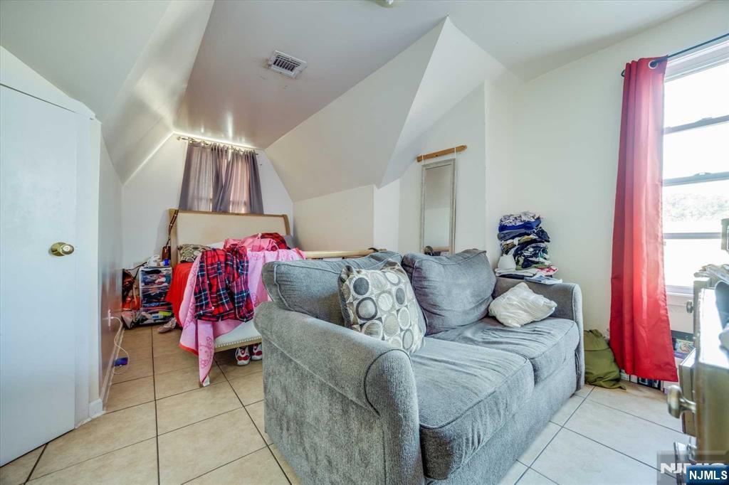 92 Bloomfield Avenue