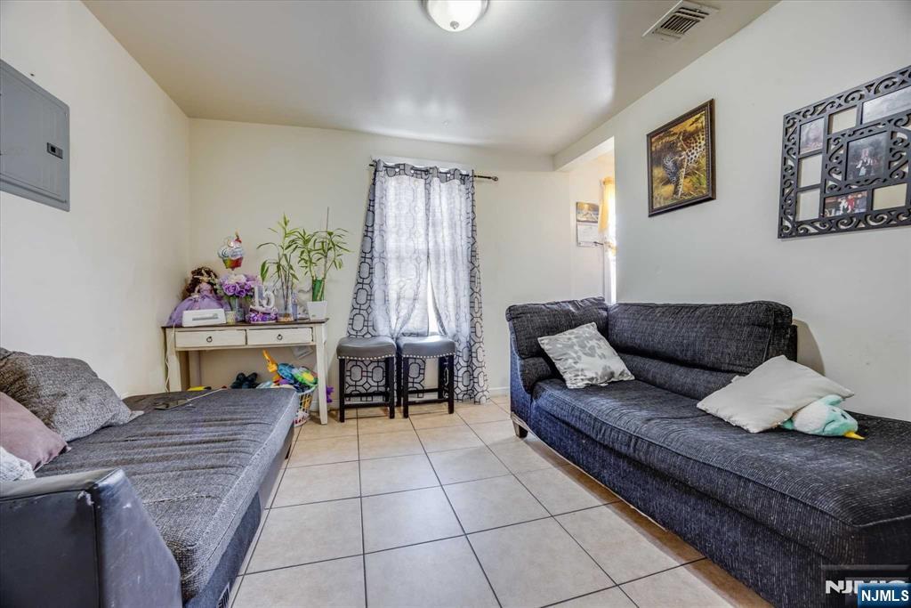 92 Bloomfield Avenue