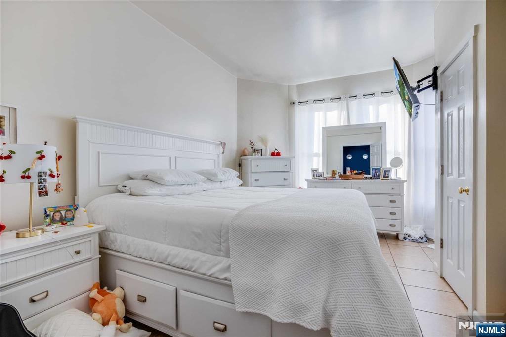 92 Bloomfield Avenue