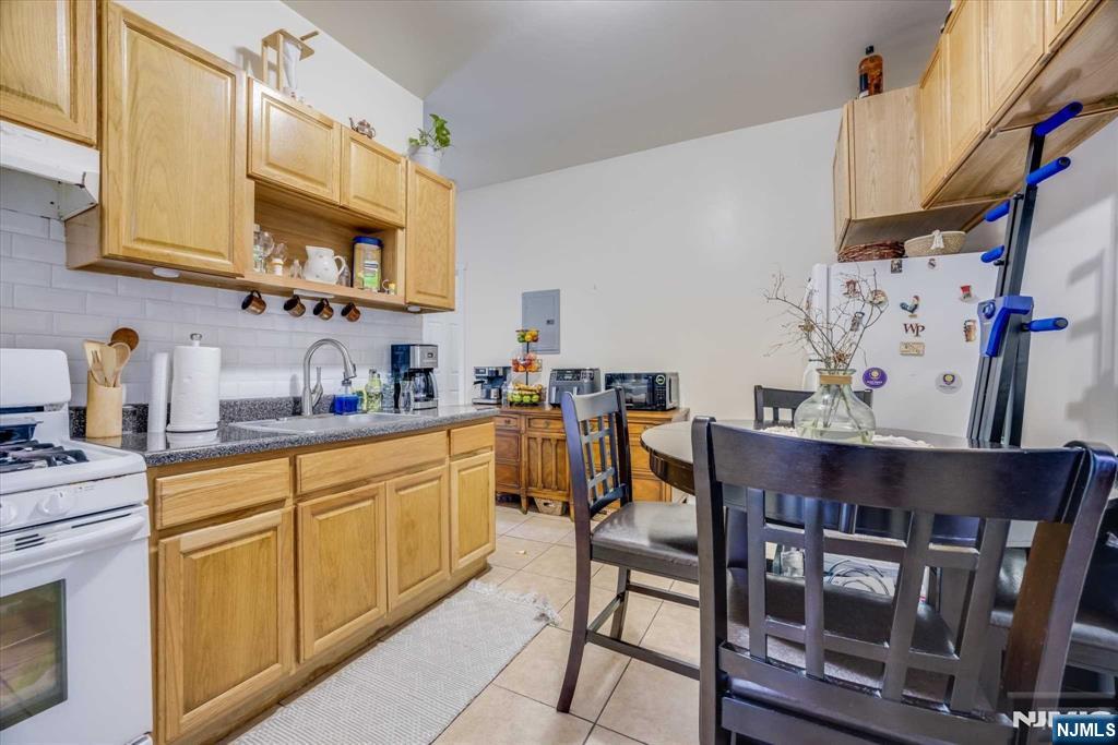92 Bloomfield Avenue