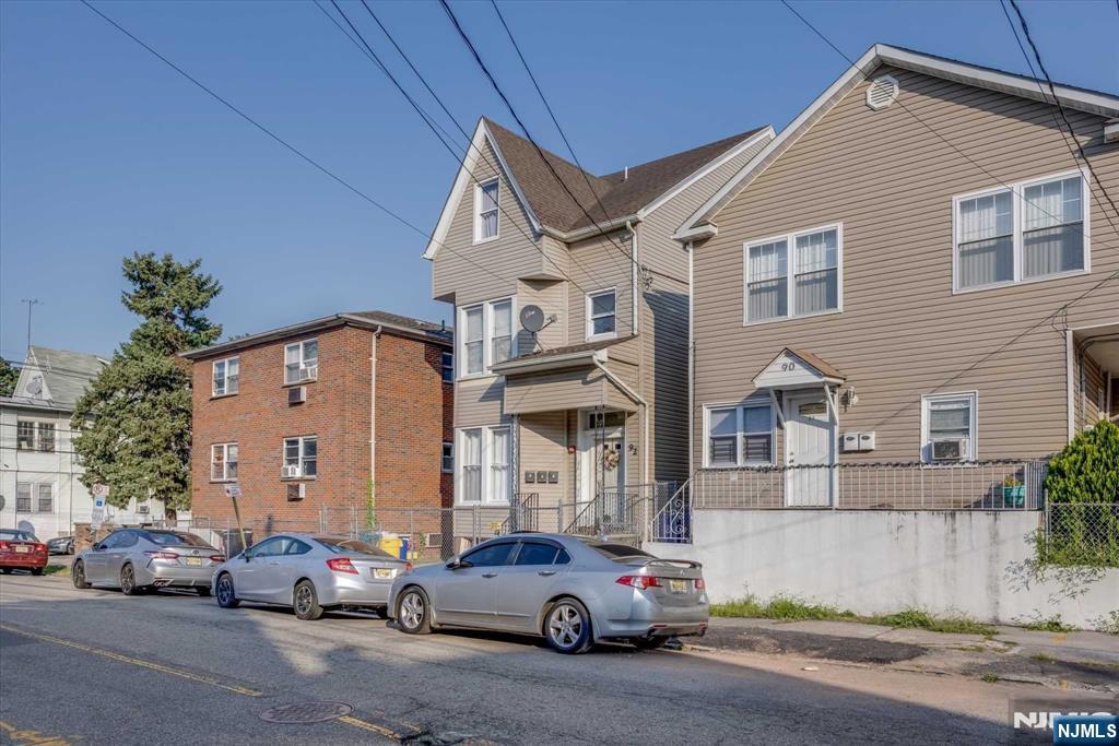 92 Bloomfield Avenue