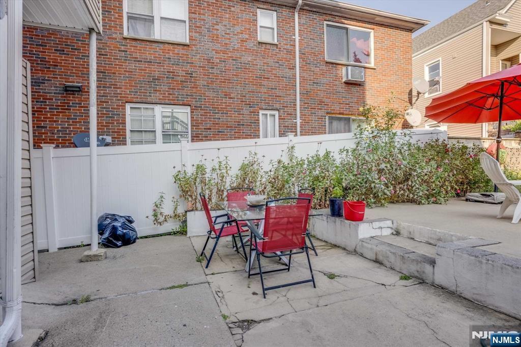92 Bloomfield Avenue
