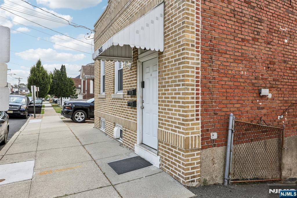 363 Macarthur Avenue