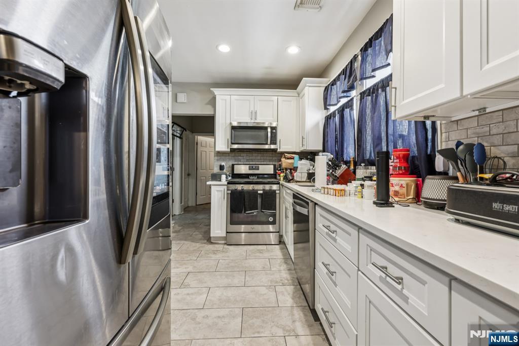 363 Macarthur Avenue