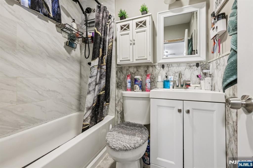 363 Macarthur Avenue