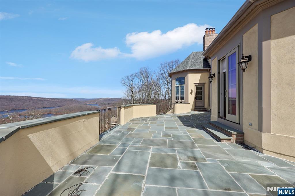 29 Hilltop Road