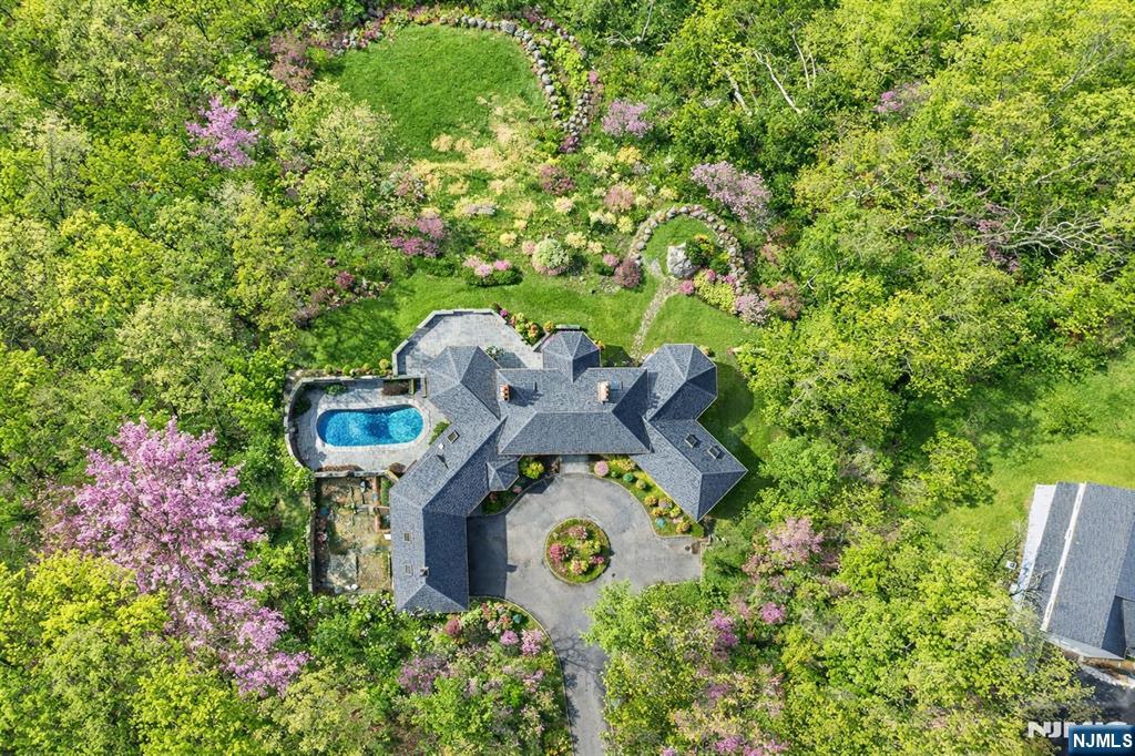 29 Hilltop Road