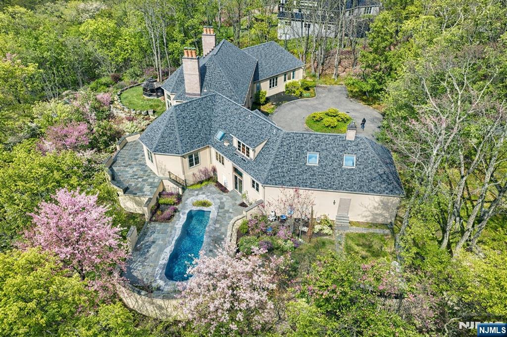 29 Hilltop Road