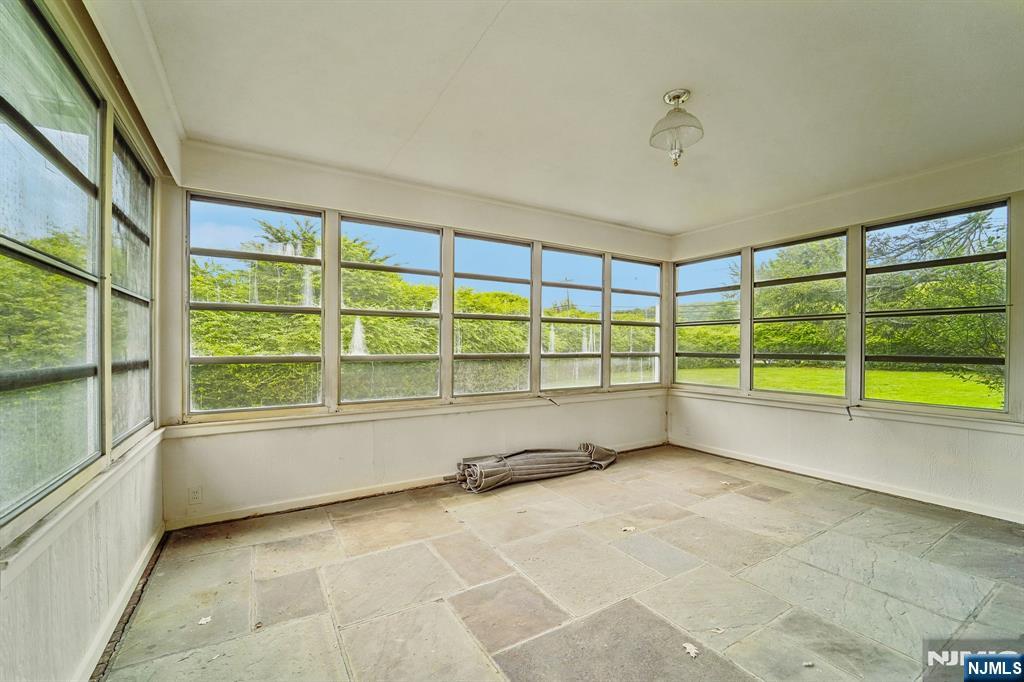 6 Saw Mill Road