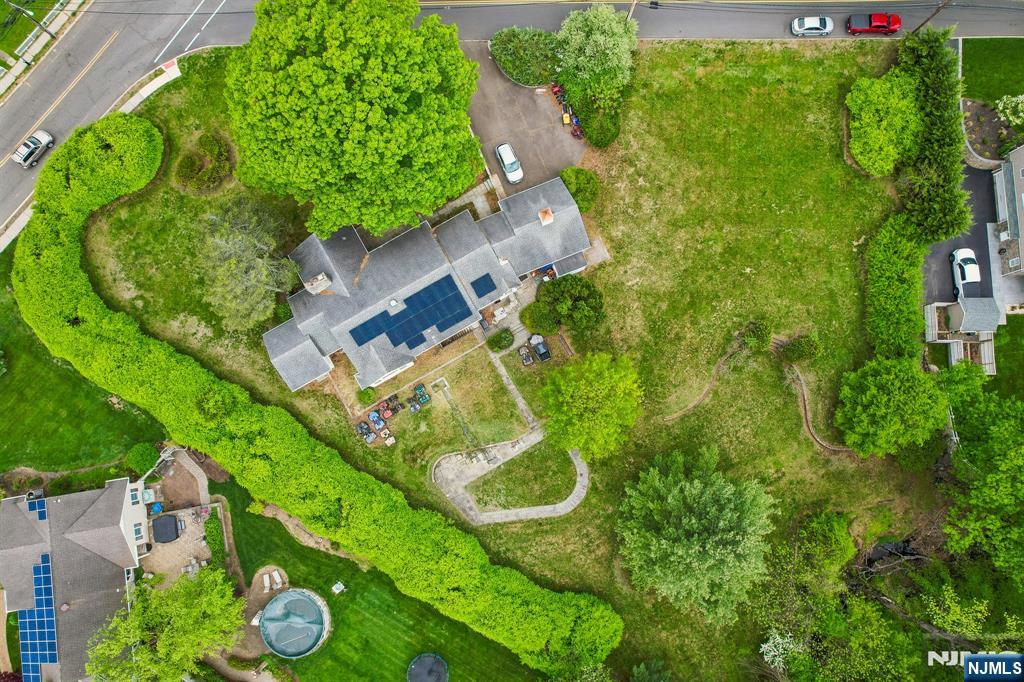 6 Saw Mill Road