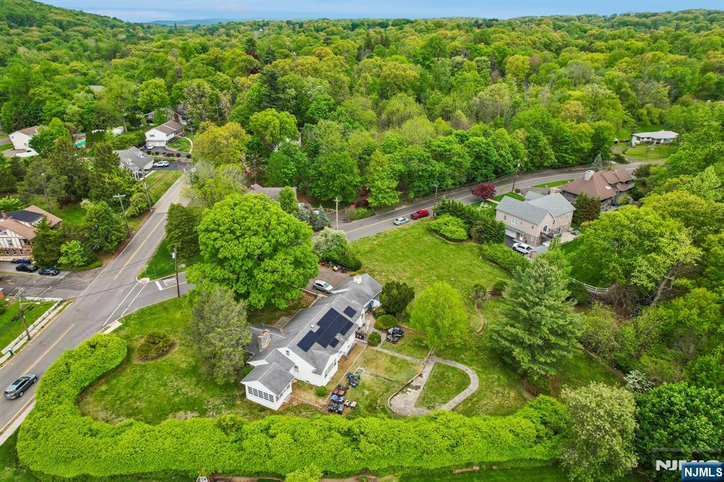 6 Saw Mill Road