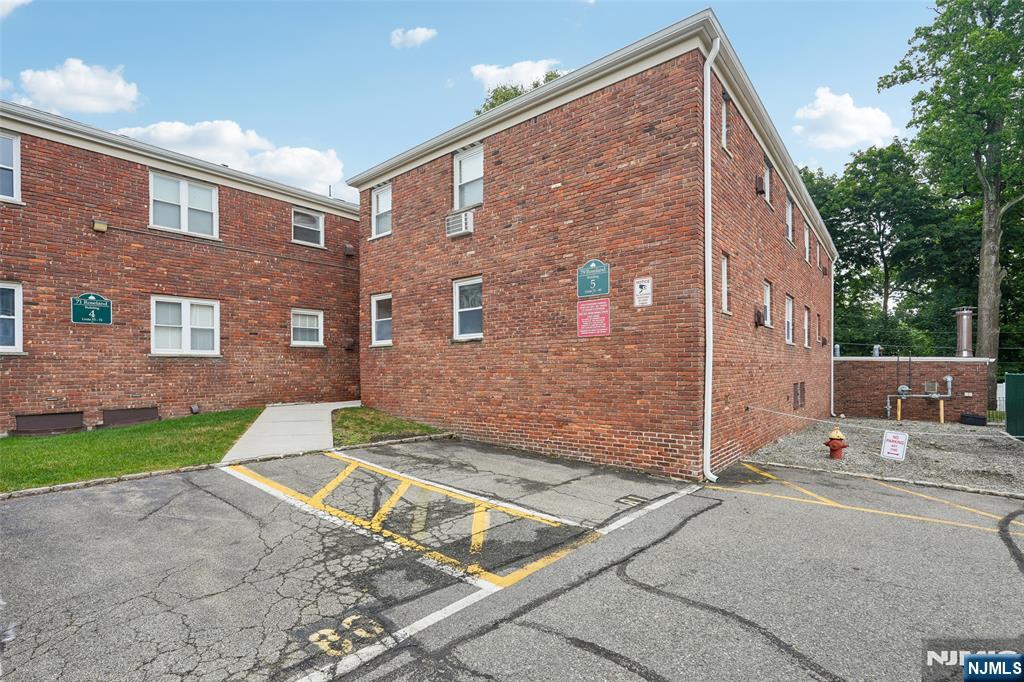 79 Roseland Avenue 73