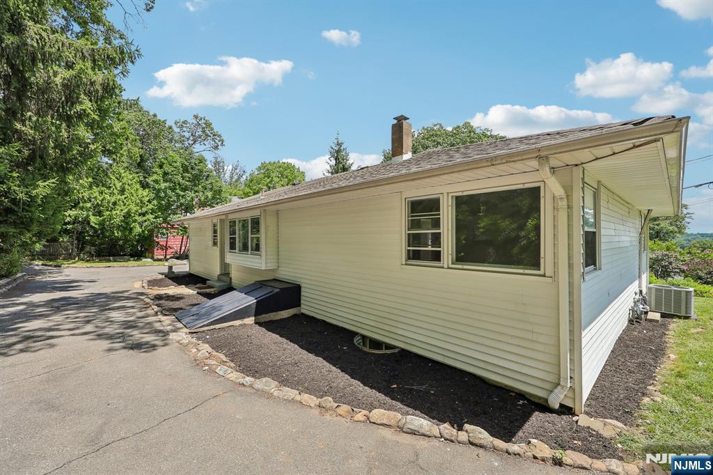 33 Lotz Street