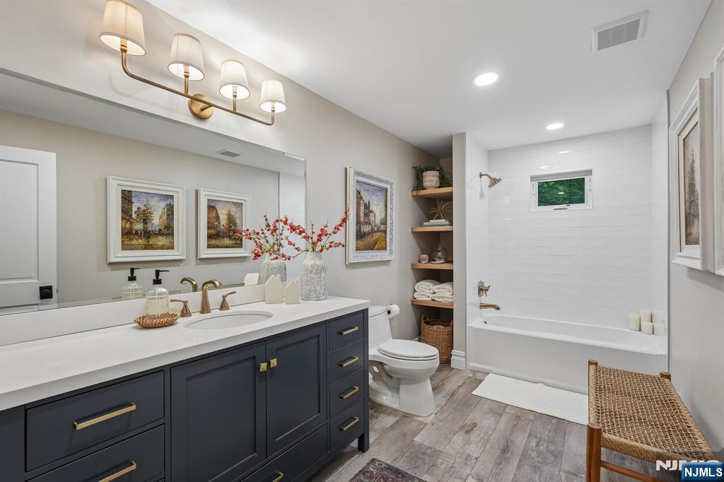 662 Juniper Place