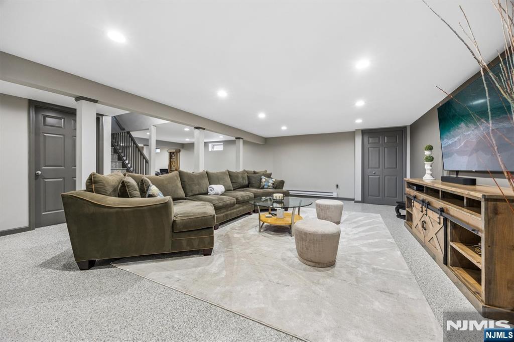 48 Greenrale Avenue