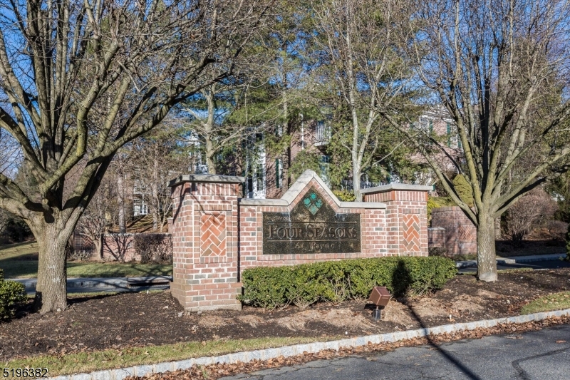 305 Four Seasons Dr Unit: 305