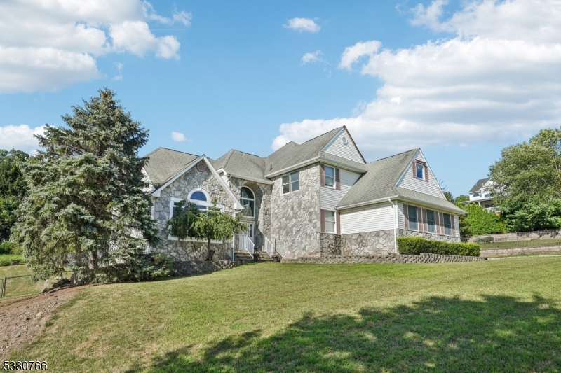 13 Stone Hill Rd