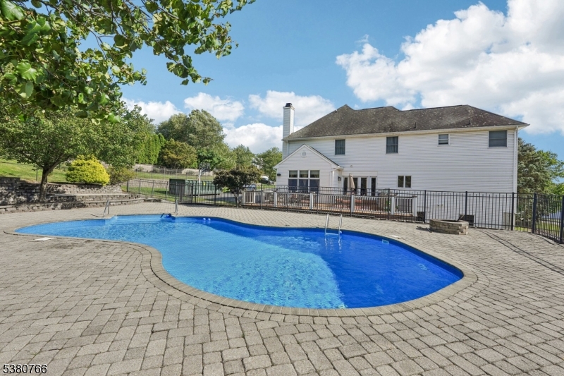 13 Stone Hill Rd