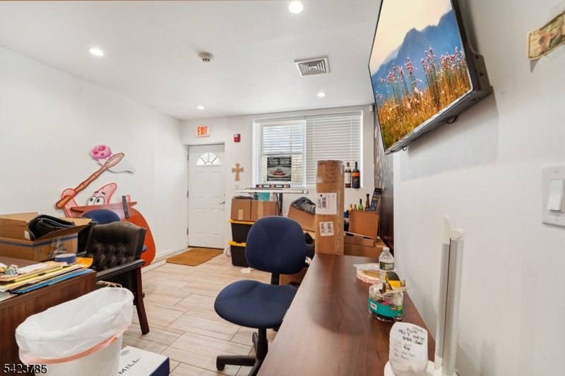 593 New York Ave