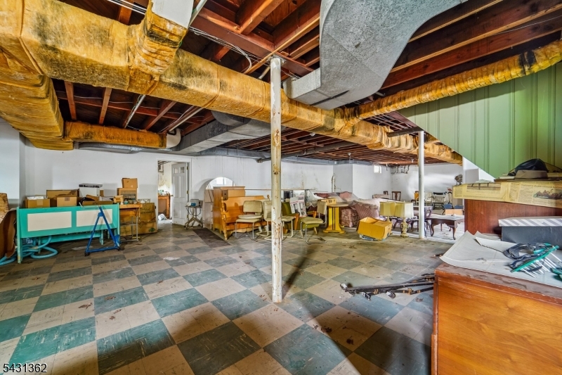 6 Saw Mill Rd