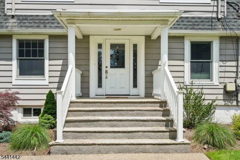 377 Hollywood Ave