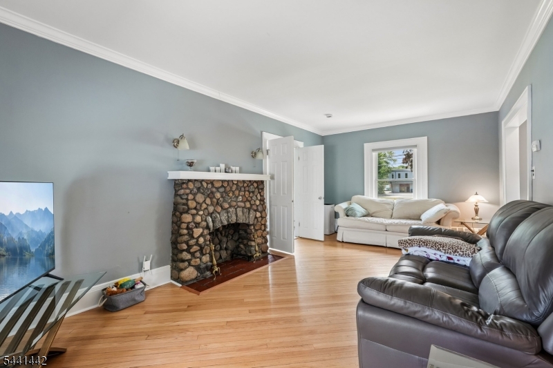 377 Hollywood Ave