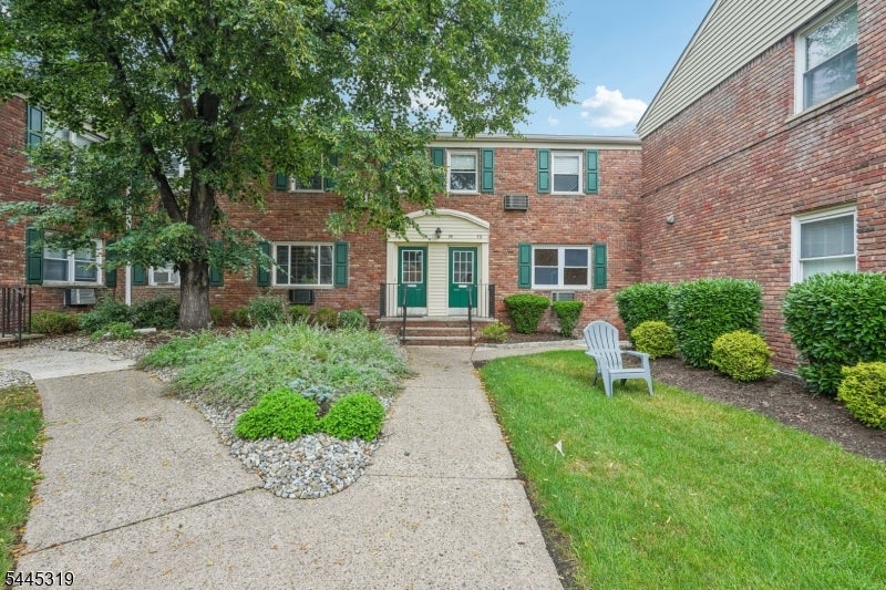 79 Roseland Ave 73