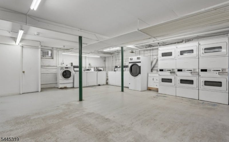 79 Roseland Ave 73