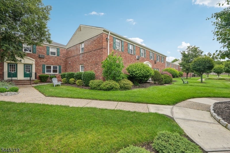 79 Roseland Ave 73