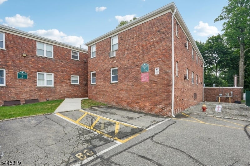 79 Roseland Ave 73