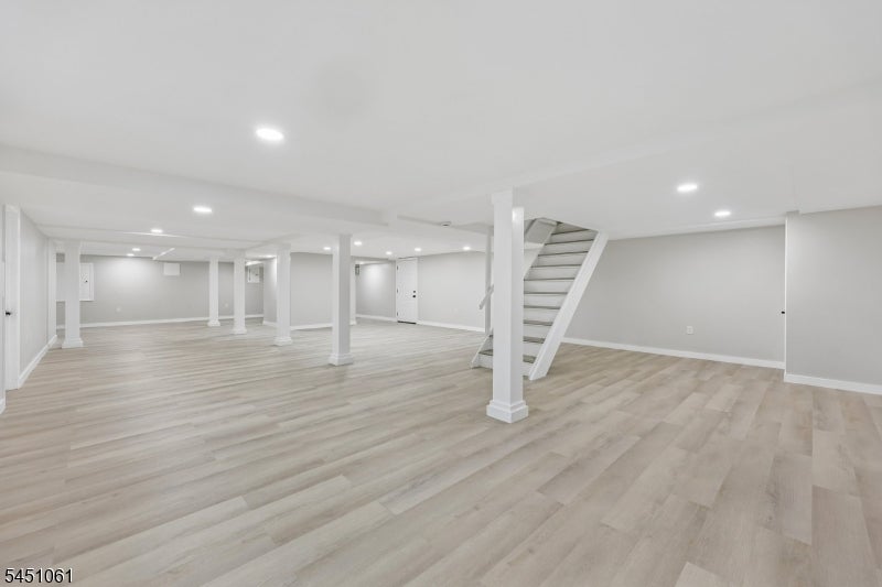33 Lotz Ave